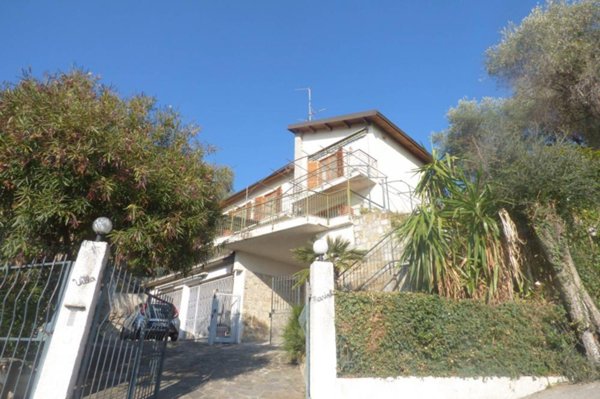 casa indipendente in vendita a Bordighera