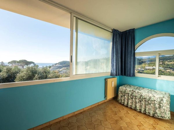 appartamento in vendita a Bordighera in zona Sasso