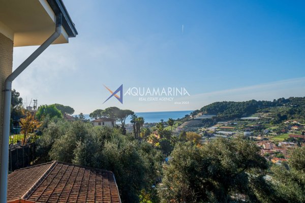 appartamento in vendita a Bordighera in zona Sasso