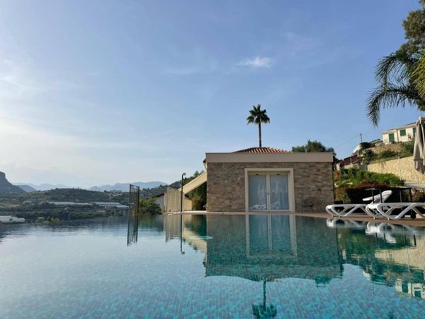 casa indipendente in vendita a Bordighera