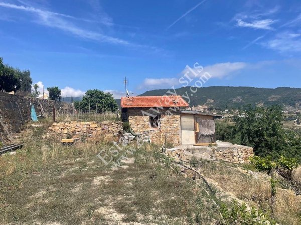 locale di sgombero in vendita a Bordighera in zona Borghetto San Nicolò