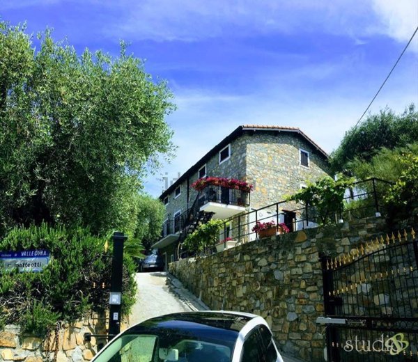 casa semindipendente in vendita a Bordighera in zona Sasso