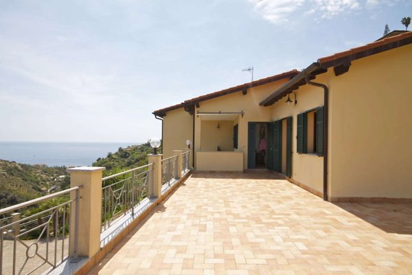 casa indipendente in vendita a Bordighera in zona Sasso