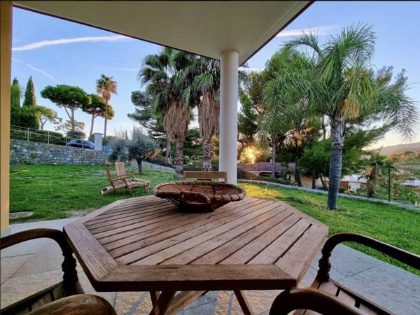casa indipendente in vendita a Bordighera