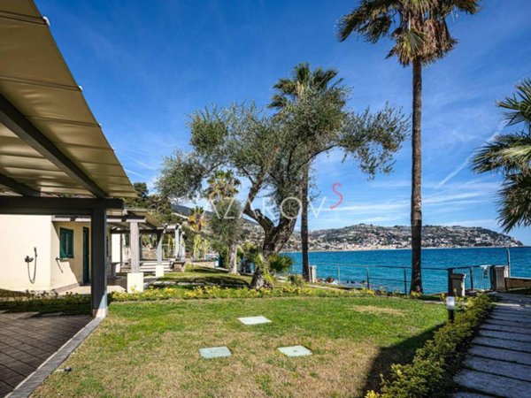 casa indipendente in vendita a Bordighera