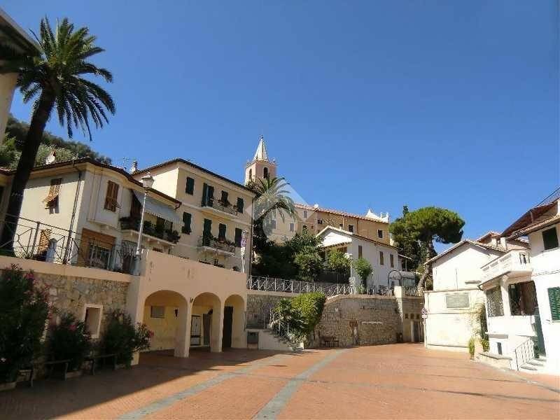 appartamento in vendita a Bordighera in zona Borghetto San Nicolò