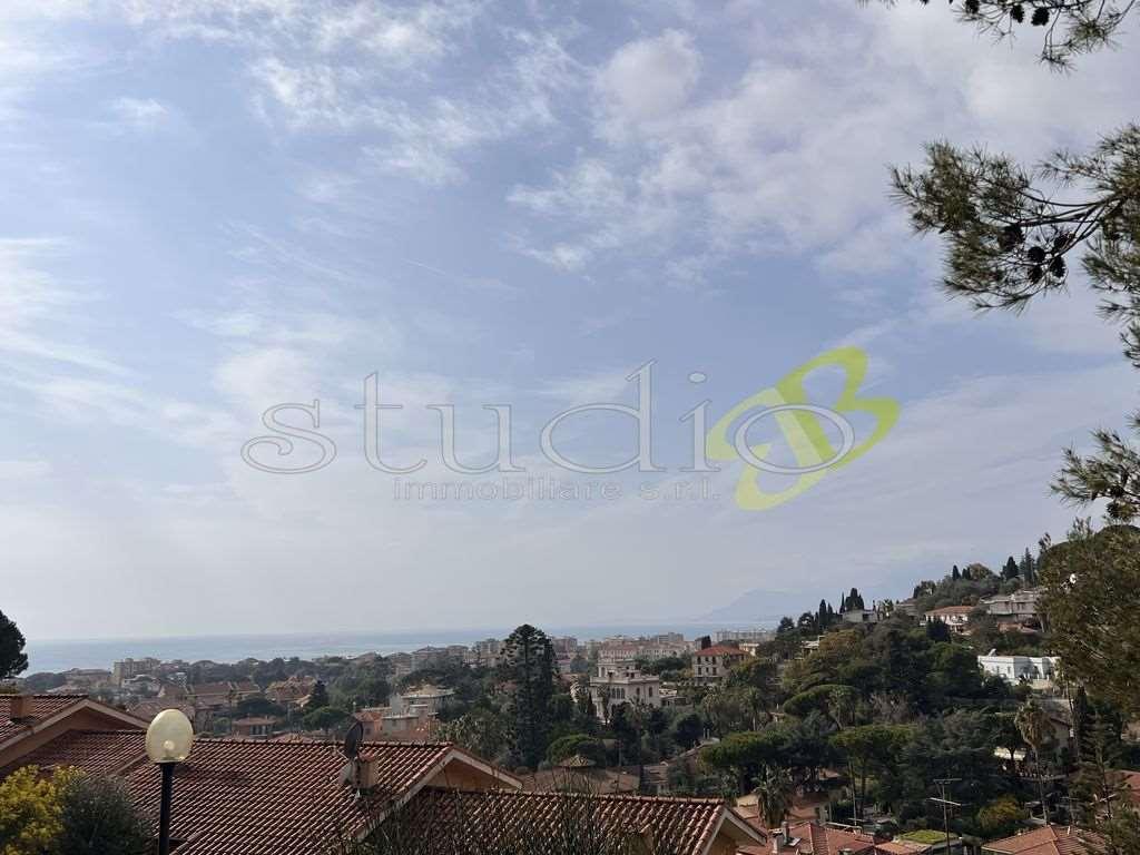 casa indipendente in vendita a Bordighera