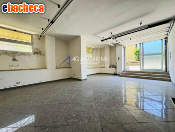 locale commerciale in vendita a Bordighera