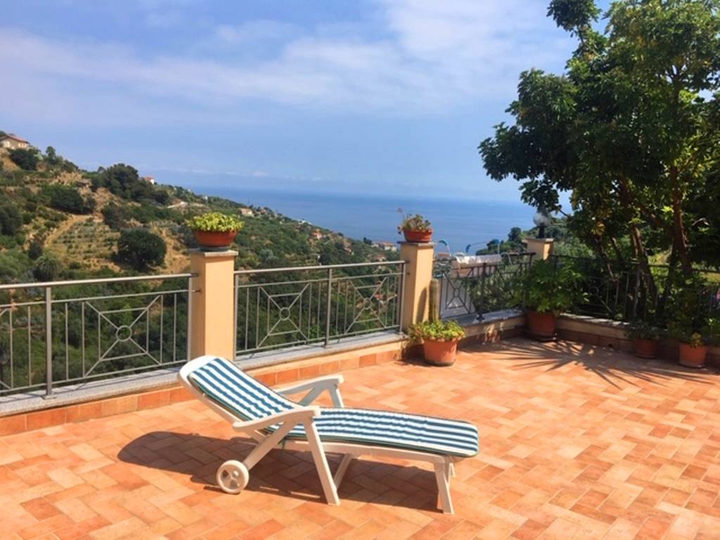 casa indipendente in vendita a Bordighera