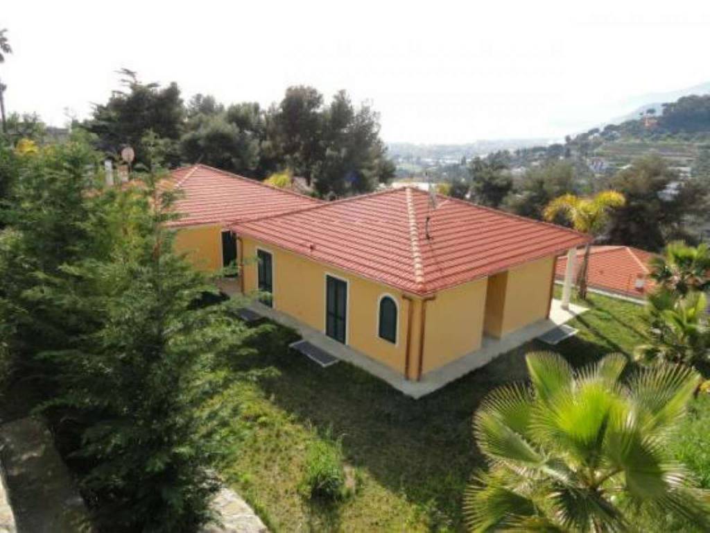 casa indipendente in vendita a Bordighera