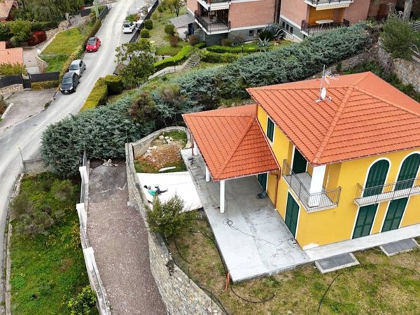 casa indipendente in vendita a Bordighera
