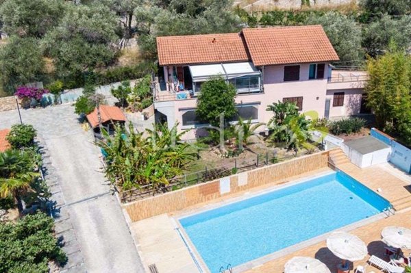casa indipendente in vendita a Bordighera