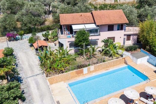 casa indipendente in vendita a Bordighera