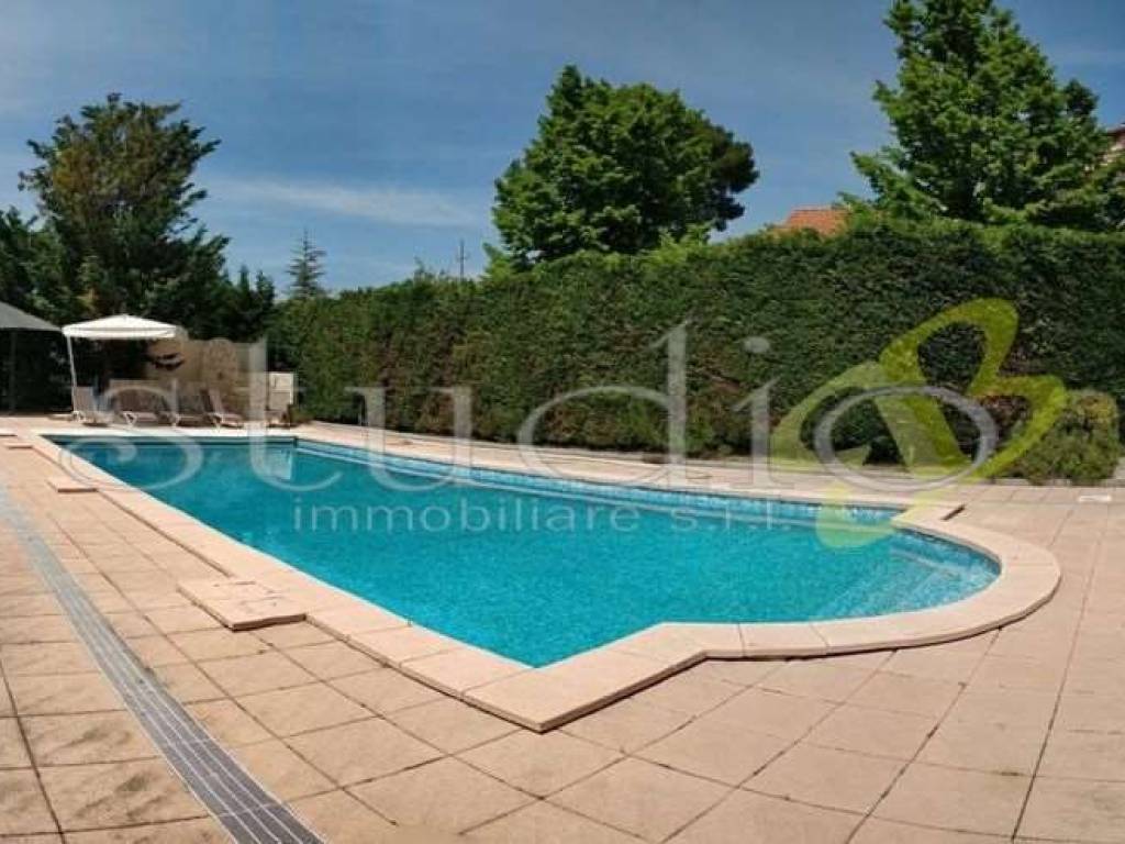 casa indipendente in vendita a Bordighera