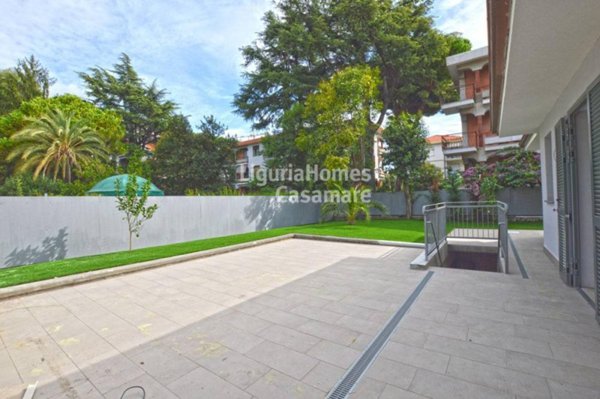 casa indipendente in vendita a Bordighera