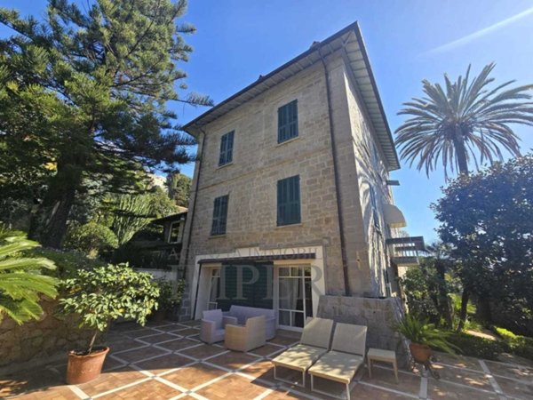 casa indipendente in vendita a Bordighera