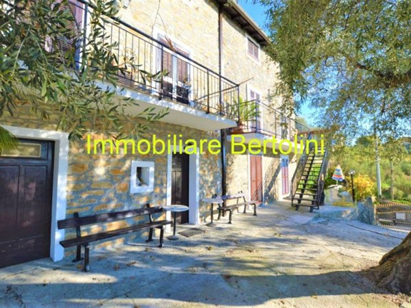 casa indipendente in vendita a Bordighera in zona Sasso