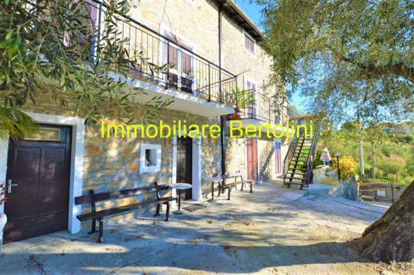 casa indipendente in vendita a Bordighera in zona Sasso