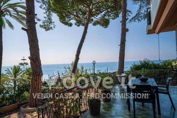 casa indipendente in vendita a Bordighera