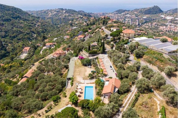 casa indipendente in vendita a Bordighera