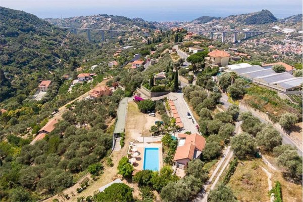 casa indipendente in vendita a Bordighera