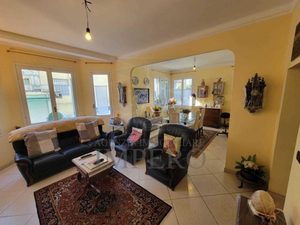 casa indipendente in vendita a Bordighera