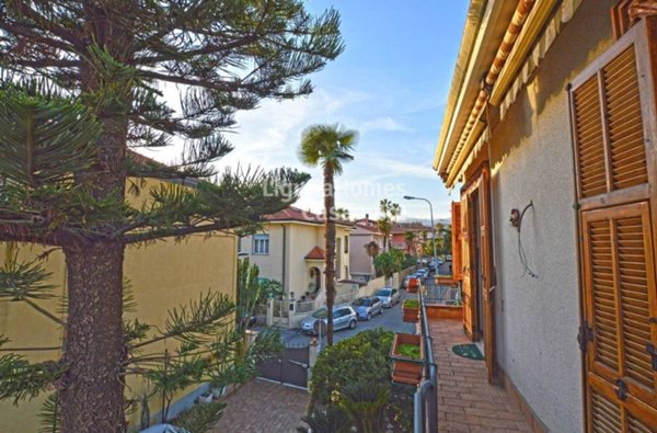casa indipendente in vendita a Bordighera