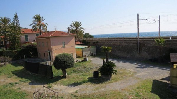 casa indipendente in vendita a Bordighera