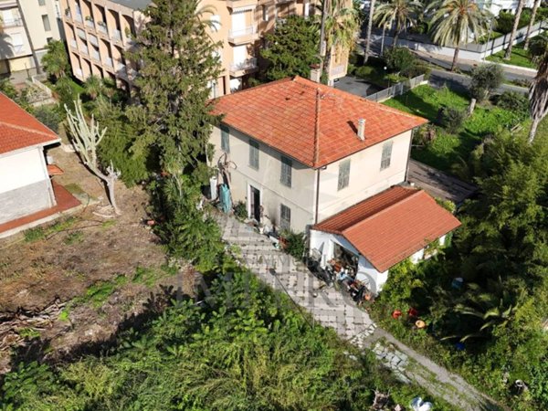 casa indipendente in vendita a Bordighera