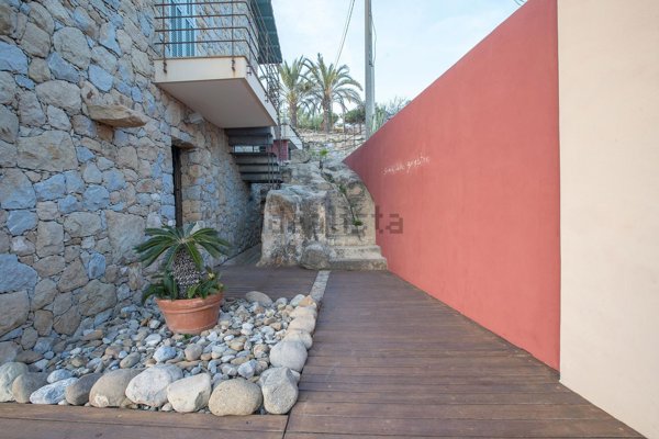 casa indipendente in vendita a Bordighera