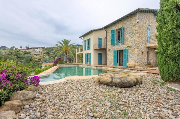 casa indipendente in vendita a Bordighera