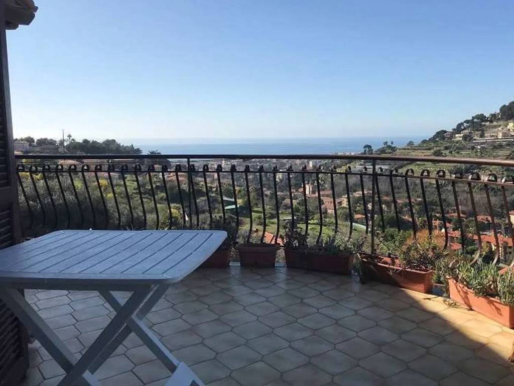 casa indipendente in vendita a Bordighera