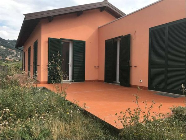 casa indipendente in vendita a Bordighera