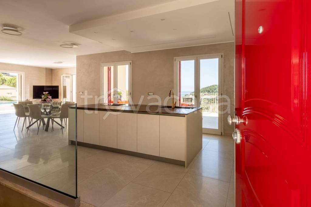 casa indipendente in vendita a Bordighera