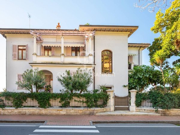 casa indipendente in vendita a Bordighera