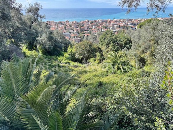 terreno edificabile in vendita a Bordighera