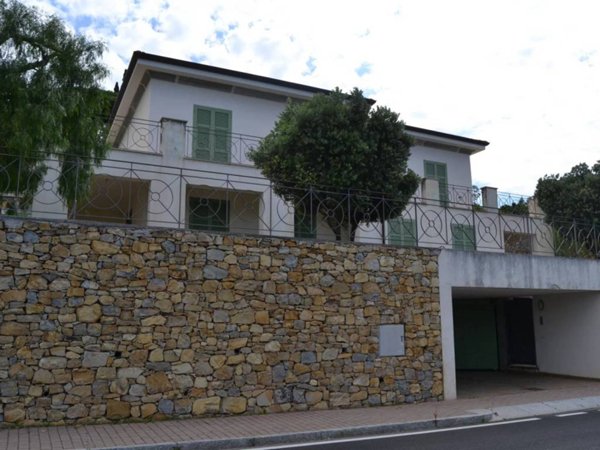 casa indipendente in vendita a Bordighera