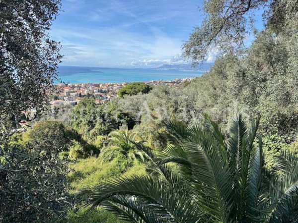 terreno edificabile in vendita a Bordighera