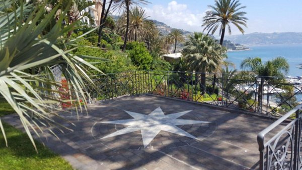 casa indipendente in vendita a Bordighera