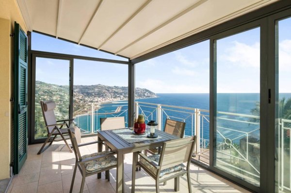 casa indipendente in vendita a Bordighera