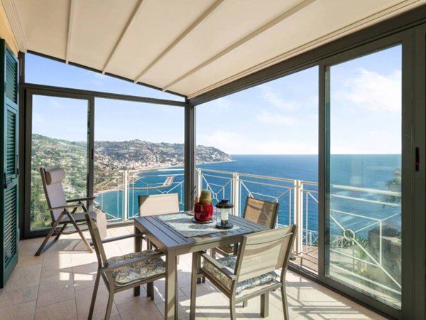casa indipendente in vendita a Bordighera