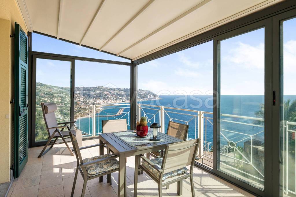 casa indipendente in vendita a Bordighera