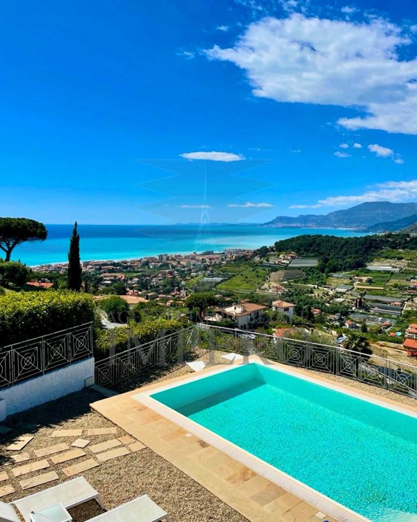 casa indipendente in vendita a Bordighera