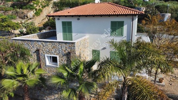 casa indipendente in vendita a Bordighera
