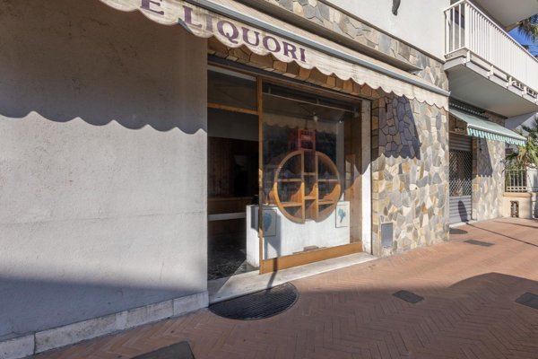 locale commerciale in vendita a Bordighera