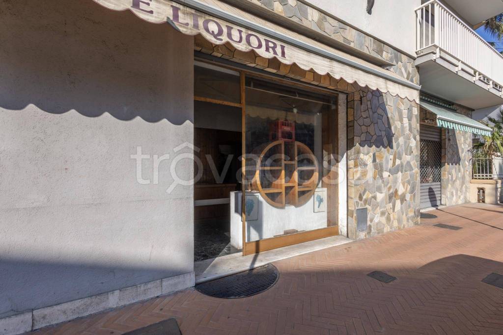 locale commerciale in vendita a Bordighera