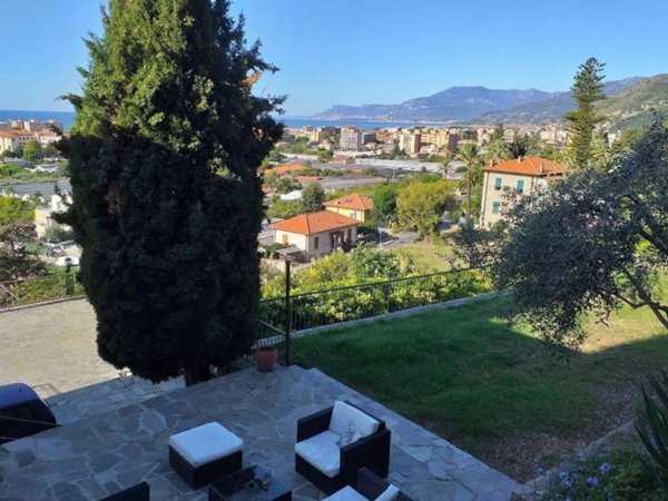 casa indipendente in vendita a Bordighera