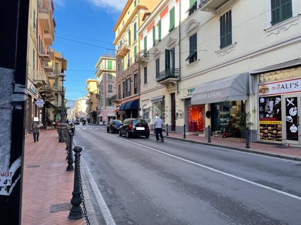 locale commerciale in vendita a Bordighera