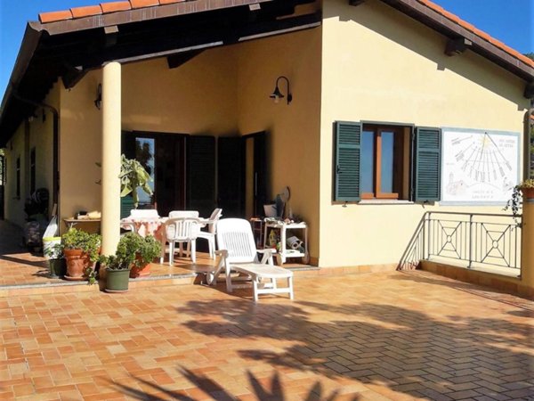 casa indipendente in vendita a Bordighera