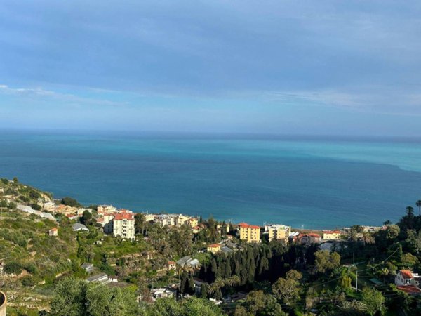 casa indipendente in vendita a Bordighera